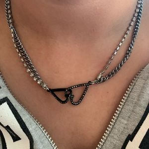 Black & white rhinestone choker w/double hearts.